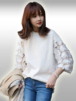 เสื้อยืดแฟชั่นสีขาวแต่งแขนผ้าตาข่ายปักลายดอกไม้ รหัส1423