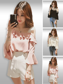 เสื้อแฟชั่นคอปาดโชว์ไหล่ต่อสายผ้าลูกไม้ผูกไหล่น่ารักสไตล์เกาหลี มี 3 สี รหัส 1885