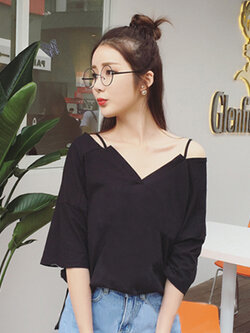 เสื้อครอปแฟชั่นคอวีแขนสั้นดีไซน์เก๋แต่งสายเดี่ยวเปิดไหล่พอเซ็กซี่ รหัส 1629-สีดำ