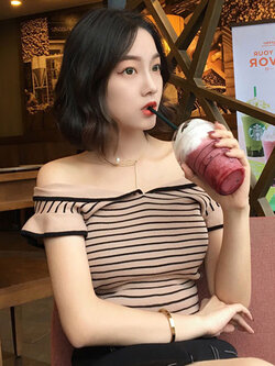 เสื้อไหมพรมแฟชั่นแต่งลายขวางแต่งคอปาดสวยหวานสไตล์เกาหลี รหัส 1712-สีกาแฟ