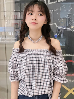 เสื้อแฟชั่นปาดไหล่ลายสก๊อตใส่สายคล้องคอเก๋ๆสไตล์เกาหลี รหัส 1623-สีขาว