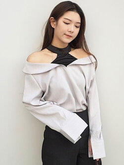 เสื้อเชิ๊ตแฟชั่น เปิดไหล่ลายทางเส้นเล็ก รหัส 1577-สีเทา