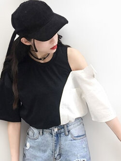 เสื้อแฟชั่นเปิดไหล่แต่งสองสีสไตล์เกาหลี รหัส 2310