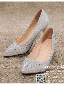 รหัส รองเท้าไปงาน : RR005 รองเท้าเจ้าสาวสีเทาเงิน พร้อมส่ง ตกแต่งกริตเตอร์ สวยสง่าดูดีแบบเจ้าหญิง ใส่เป็นรองเท้าคู่กับชุดเจ้าสาว ชุดแต่งงาน ชุดงานหมั้น หรือ ใส่เป็นรองเท้าออกงาน กลางวัน กลางคืน สวยสง่าดูดีมากคะ ราคาถูกกว่าห้างเยอะ