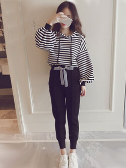 ชุดเซทเสื้อกางเกงขายาวแฟชั่นเสื้อมีฮู้ดแขนยาวลายริ้วแนวสปอร์ต รหัส 1680-ลายริ้วสีขาว