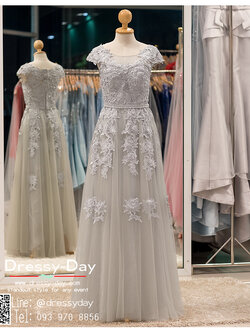 รหัส ชุดราตรี : PFL022 ชุดราตรียาวตกแต่งลูกไม้งานสวย สีเทาเงิน ชุดพรีเวดดิ้งพร้อมส่ง ใส่ถ่ายพรีเวดดิ้งแนวเจ้าหญิง ริมทะเล หรือในสวน แบบชมพู่ สวยมากๆ ค่ะ