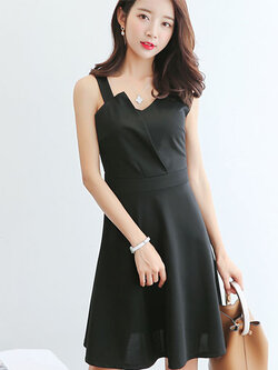 ชุดแซกสีดำ คอวี แต่งสายเดี่ยวข้างนึงแขนกุด โชว์ไหล่พอเซ็กซี่ รหัส 1704-สีดำ