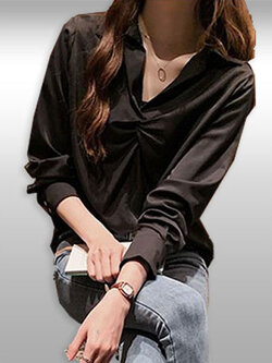 เสื้อแฟชั่นสีดำคอวีแต่งปกสไตล์เรียบหรู รหัส2200