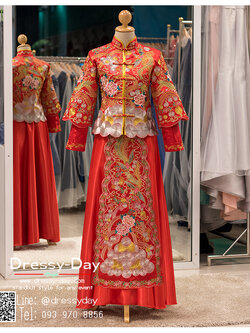 รหัส ชุดกี่เพ้า :KPL086 ชุดกี่เพ้าประยุกต์สำหรับเป็นชุดกี่เพ้าแต่งงานสวยๆ พร้อมส่ง แบบยาว ผ้าไหมทอเนื้อดีแขนยาว งานปักมือสุดเนี๊ยบ ใส่เป็นชุดพิธียกน้ำชา ชุดส่งตัวเจ้าสาว ชุดถ่ายพรีเวดดิ้งหรือชุดแต่งงานตามธรรมเนียมจีนโบราณสวยหรู สง่า คุณภาพระดับห้องเสื้อ