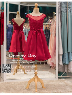 รหัส ชุดราตรีสั้น : PF128 ชุดราตรีแบบสั้นสีเเดง แบบเรียบหรู เพิ่มความน่ารักด้วยโบว์ฺเล็กๆ ที่เอว เหมาะสำหรับงานแต่งงาน งานกลางคืน กาล่าดินเนอร์