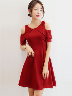 ชุดเดรสแฟชั่นแขนสั้น แต่งผ้าระบาย เว้าโชว์ไหล่ดูสวยหวาน รหัส 1703-สีแดงเข้ม