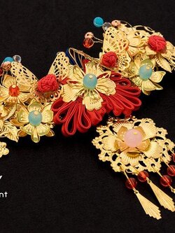 รหัส ปิ่นปักผมจีน : TR045 ขาย ปิ่นปักผมจีน พร้อมส่ง สีทอง เครื่องประดับผมจีน แบบโบราณ เหมาะมากสำหรับใส่ในพิธียกน้ำชา และงานแต่งงานธรรมเนียมจีน
