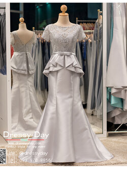 รหัส ชุดราตรี :PFL059 ชุดไปงานแต่งตกแต่งกริตเตอร์ ชุดราตรียาวซีทรูผ้าลูกไม้เรียบหรู สีเทา ชุดราตรีผ้าไหมเล่นดีเทลระบายชายช่วงเอว เหมาะสำหรับงานแต่งงาน งานกลางคืน กาล่าดินเนอร์ ชุดไทยประยุกต์