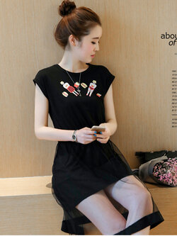 ชุดเดรสแฟชั่นคอกลม สีดำสกรีนลาย กระโปรงตาข่าย