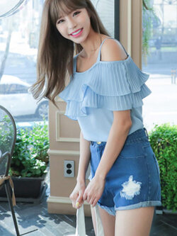 เสื้อแฟชั่น สายเดี่ยวแต่งอกระบายสวยหวานสไตล์เกาหลี รหัส 1580-สีฟ้าน้ำทะเล