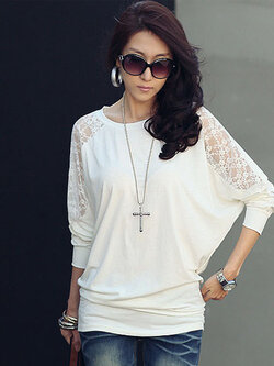 เสื้อยืดทรงค้างคาวแต่งแขนลูกไม้ลายดอก -1203- สีขาว