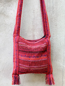 Size M กระเป๋าย่าม ขายย่าม ย่าม ย่ามสะพายข้าง ย่ามกะเหรี่ยง ย่ามชาวเขา กระเป๋าผ้านากา กระเป๋าสะพายข้าง กระเป๋าพาดตัว กระเป๋ามีซิป กระเป๋าฮิปปี้ กระเป๋าแนวๆ กระเป๋าแนวเซอร์ๆ ย่ามราคาถูก