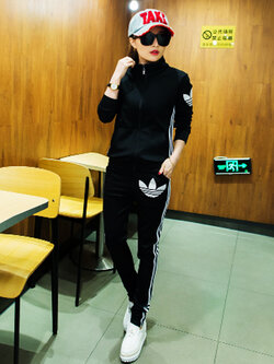 ชุดเซท เสื้อกางเกงวอร์ม สไตล์แบรนด์ มี 3 ไซส์ M,L,XL-1351-สีดำ