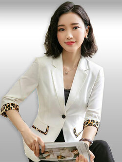 เสื้อสูทแฟชั่นสีขาวสไตล์เรียบหรูปลายแขนแต่งลายเสือ 5ไซส รหัส 2143