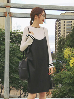 ชุดเดรสแฟชั่นแบบหนังเทียม สายเดี่ยว แนวเรทโทร รหัส 1443