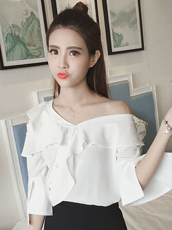 เสื้อแฟชั่นเปิดไหล่ข้างเดียว แต่งระบายอกสวยหวานสไตล์เกาหลี รหัส 1745-สีขาว