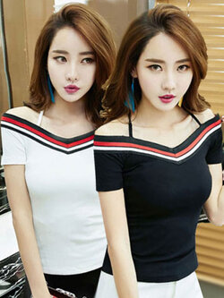 เสื้อแฟชั่นเปิดไหล่คอวีกว้างแต่งสายเดี่ยว สวยหวานสไตล์เกาหลี 2 สี รหัส 1786