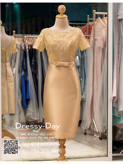 รหัส ชุดราตรี :PFS053A ชุดแซกผ้าลูกไม้งานสวยตกแต่งลูกไม้กริตเตอร์ ชุดราตรีสั้นหรูสีทอง สวย สง่า ดูดีแบบเจ้าหญิง ใส่เป็นชุดไปงานแต่งงาน งานกาล่าดินเนอร์ งานเลี้ยง งานพรอม งานรับกระบี่