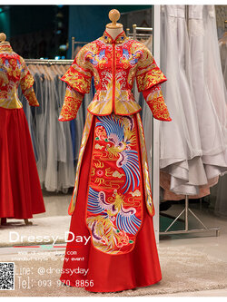 รหัส ชุดกี่เพ้า :KPL092 ชุดกี่เพ้าประยุกต์สำหรับเป็นชุดกี่เพ้าแต่งงานสวยๆ พร้อมส่ง แบบยาว ผ้าไหมทอเนื้อดีแขนยาว งานปักมือสุดเนี๊ยบ ใส่เป็นชุดพิธียกน้ำชา ชุดส่งตัวเจ้าสาว ชุดถ่ายพรีเวดดิ้งหรือชุดแต่งงานตามธรรมเนียมจีนโบราณสวยหรู สง่า คุณภาพระดับห้องเสื้อ