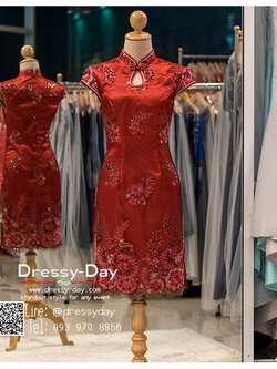 รหัส ชุดกี่เพ้า :KPS067 ชุดกี่เพ้าประยุกต์สีไวน์แดงปักดิ้นอย่างสวยหรู ชุดกี่เพ้าสวยๆ แบบสั้นผ่าด้านข้าง งานปักลายดอกไม้อย่างงดงาม คัตติ้งเป๊ะมาก ใส่ออกงาน ไปงานแต่งงาน ใส่เป็นชุดพิธีกร ชุดเพื่อนเจ้าสาว ชุดถ่ายพรีเวดดิ้ง ชุดยกน้ำชา หรือ ใส่ ชุดกี่เพ้าแต่ง