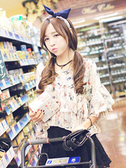 เสื้อครอปแฟชั่นลายพิมพ์ดอกไม้สวยหวานสไตล์เกาหลี รหัส 1660-สีขาวครีม