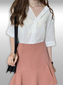 เสื้อแฟชั่นคอวีเฉียงแบบสวยหวาน มี 2 สี รหัส 2205