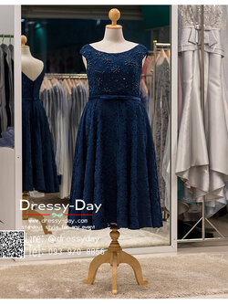 รหัส ชุดราตรีคนอ้วน :PFS025 ชุดไปงานแต่งตกแต่งกริตเตอร์ ผ้าลูกไม้ฝรั่งเศษ สวยเก๋ ชุดราตรีสั้นคนอ้วนหรู สีน้ำเงิน คาดเข็มขัดโบว์ช่วงเอว สวย สง่า ดูดีแบบเจ้าหญิง ใส่ไปงานแต่งงาน งานกาล่าดินเนอร์ งานเลี้ยง งานพรอม งานรับกระบี่