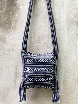 Size S ขายย่าม ย่าม ย่ามกะเหรี่ยง ย่ามชาวเขา ขายย่ามกระเหรี่ยงทอมือ กระเป๋าฮิปปี้ กระเป๋าโบฮีเมียน กระเป๋าแนวๆ กระเป๋าแนวเซอร์ๆ ย่ามราคาถูก