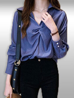 เสื้อแฟชั่นคอวีสีน้ำเงินเข้มสไตล์เรียบหรู รหัส 2201