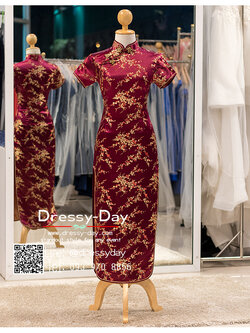 รหัส ชุดกี่เพ้ายาว :KPL101 ชุดกี่เพ้าประยุกต์ มีแขน ลายดอกไม้ ชุดกี่เพ้าสวยๆ สีไวน์แดง กระโปรงผ่าข้าง ใส่รับโชคลาภวันตรุษจีนสวยคะ