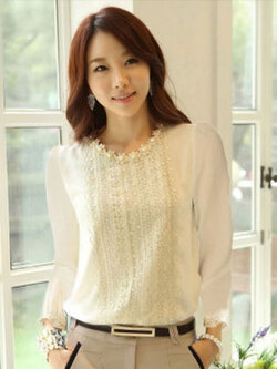 เสื้อแฟชั่นสีขาวแต่งมุกที่คอ เสื้อแฟชั่นใส่ออกงานได้สวยหรู รหัส 1799