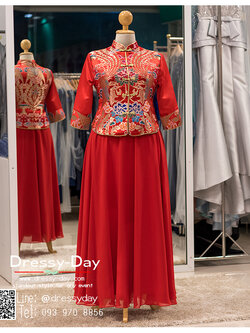 รหัส ชุดกี่เพ้า :KPL011 ชุดกี่เพ้าประยุกต์ สวยๆ พร้อมส่ง แบบยาว แขนยาว ผ้าไหมทอเนื้อดี งานปักมือสุดเนี๊ยบ ใส่เป็น ชุดพิธียกน้ำชา ชุดส่งตัวเจ้าสาว ชุดถ่ายพรีเวดดิ้ง หรือ ชุดแต่งงานตามธรรมเนียมจีนโบราณ สวยหรูสง่า คุณภาพระดับห้องเสื้อชื่อดังแต่ราคาถูกกว่าเ