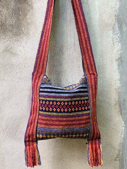 ขายย่าม ย่าม ย่ามกะเหรี่ยง ย่ามชาวเขา กระเป๋าผ้านากา ขายย่ามกระเหรี่ยงทอมือ กระเป๋าฮิปปี้ กระเป๋าโบฮีเมียน กระเป๋าแนวๆ กระเป๋าแนวเซอร์ๆ ย่ามราคาถูก