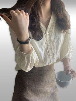 เสื้อเชิ๊ตแฟชั่นสีขาวแต่งสลับลายผ้างานสวยหรู รหัส2295