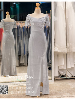 รหัส ชุดราตรียาว : PFL090 ชุดราตรียาว สีเทา/เงิน ไหล่เปาด เข้ารูป ผ่าด้านข้างสุดเซ็กซี่ เหมาะใส่ออกงานกลางคืน งานแต่งงาน งานกาล่าดินเนอร์ งานเลี้ยง งานพรอม งานรับกระบี่