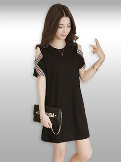 ชุดเดรสแฟชั่นสีดำแต่งเว้าไหล่สไตล์เกาหลี รหัส2042