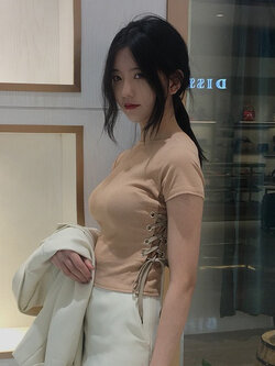 เสื้อครอปแฟชั่นคอกลมแต่งเก๋ช่วงข้างลำตัวใส่เชือกรอยห่วงสวยเก๋สไตล์เกาหลี รหัส 1673-สีกากี