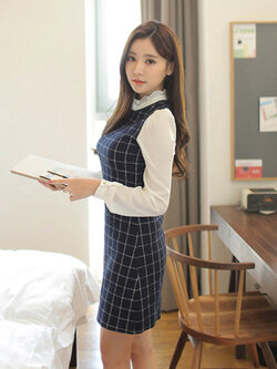 ชุดเดรสแฟชั่น ลายตารางพื้นสีดำ แขนยาวผ้าชีฟองมี 2 ไซส์ รหัส 1319