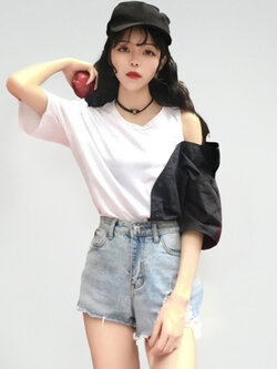 เสื้อแฟชั่นเปิดไหล่แต่งสองสีสไตล์เกาหลี รหัส 2311