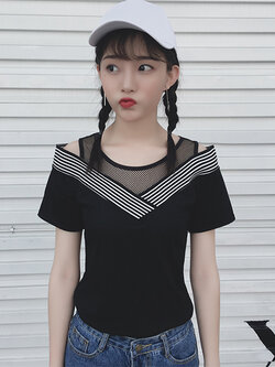 เสื้อแฟชั่นคอวีแขนสั้น แต่งผ้าตาข่ายดูคล้ายเสื้อมีสองชั้นสวยน่ารักสไตล์เกาหลี รหัส 1621-สีดำ
