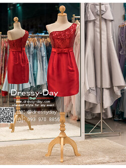 รหัส ชุดราตรีสั้น : PFS018 ชุดราตรีสั้นคาดโบว์ช่วงเอว ชุดไปงานแต่งสไตล์ไหล่เดี่ยว สีแดง ผ้ากลิตเตอร์ กระโปรงผ้าไหม สวยหรูดูดีสุดๆ ใส่ไปงานหมั้นเช้า ออกงานกลางวัน งานแต่งงานกลางคืน งานเลี้ยง งานประกวด งานรับปริญญา งานรับรางวัล ชุดพิธีกร ชุดถ่ายพรีเวดดิ้ง