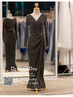 รหัส ชุดเจ้าภาพ : PFL096 ชุดราตรียาว สีเทา แขนยาว ผ่าหน้า คอวี สุดเซ็กซี่ เหมาะใส่ออกงานกลางคืน งานแต่งงาน งานกาล่าดินเนอร์ งานเลี้ยง งานพรอม งานรับกระบี่