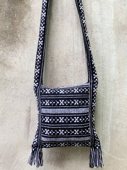 Size S ขายย่าม ย่าม ย่ามกะเหรี่ยง ย่ามชาวเขา ขายย่ามกระเหรี่ยงทอมือ กระเป๋าฮิปปี้ กระเป๋าโบฮีเมียน กระเป๋าแนวๆ กระเป๋าแนวเซอร์ๆ ย่ามราคาถูก