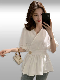 เสื้อแฟชั่นสีขาวคอวีไขว้แบบสวยหวาน รหัส2339