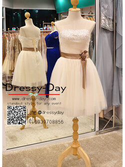 รหัส ชุดราตรี :JE008 เดรสออกงาน ชุดราตรีสั้นเกาะอก สวยๆ หวานๆ มีดอกไม้ประดับเอว เหมาะใส่งานเช้าและเย็น